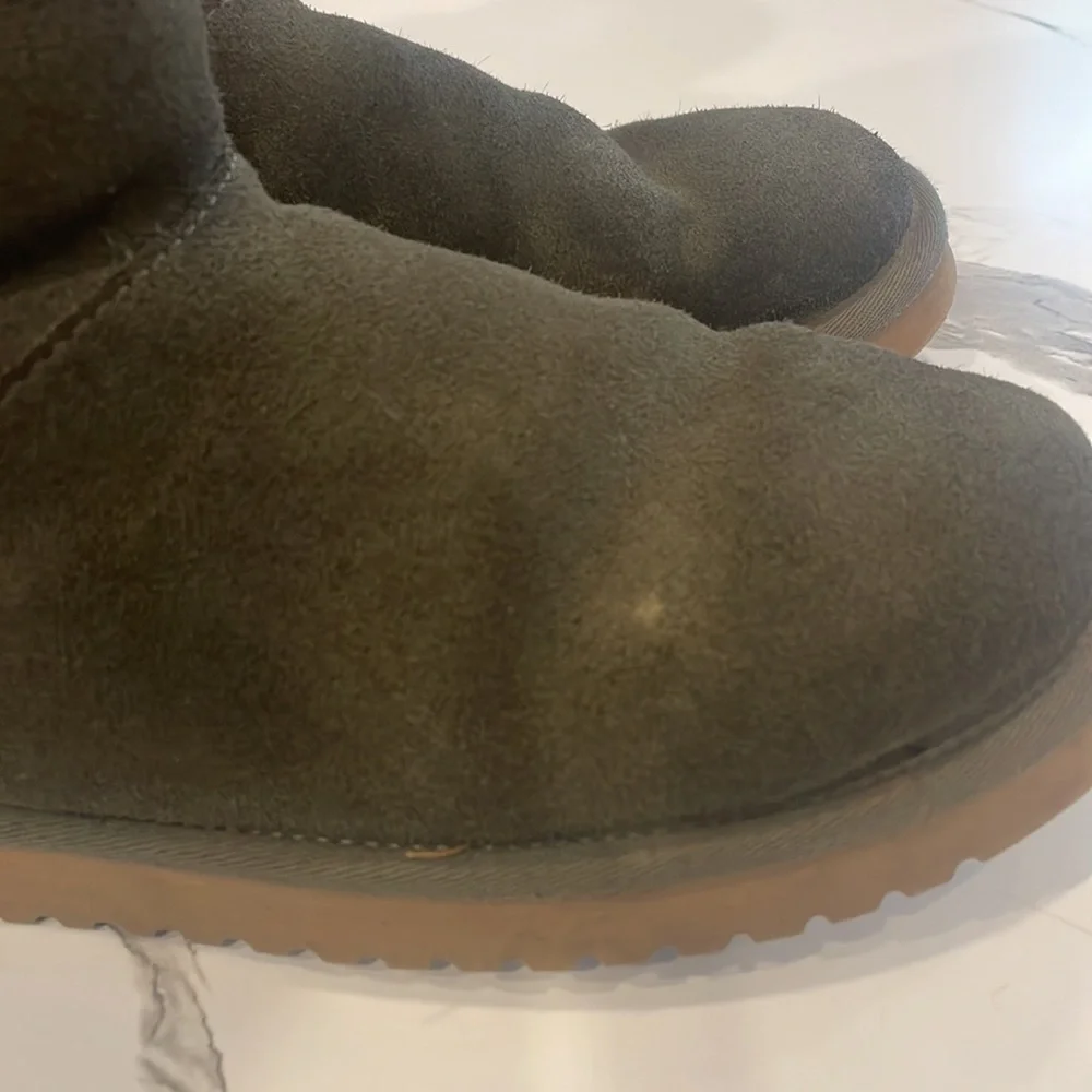 Ugg Koolaburra Boot, Size 7, Olive Green, 2 button closure, Winter boot, warm - Picture 6 of 14